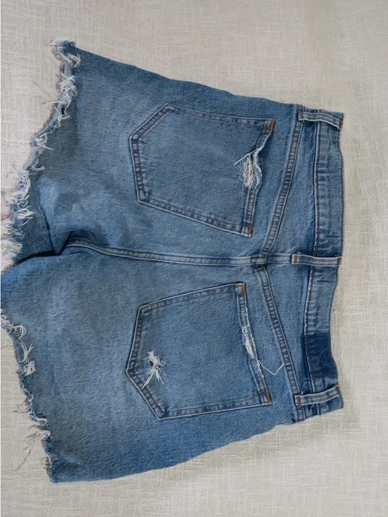 Abercrombie & Fitch Distressed High-Rise Dad Shorts - Picture 3 of 3